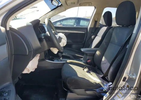 2018 Mitsubishi Outlander Es z USA, uszkodzony, nr VIN JA4AD2A30JZ011844